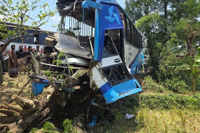 চট্টগ্রাম-কক্সবাজার মহাসড়কে দুই বাসের সংঘর্ষ, নিহত ৪
