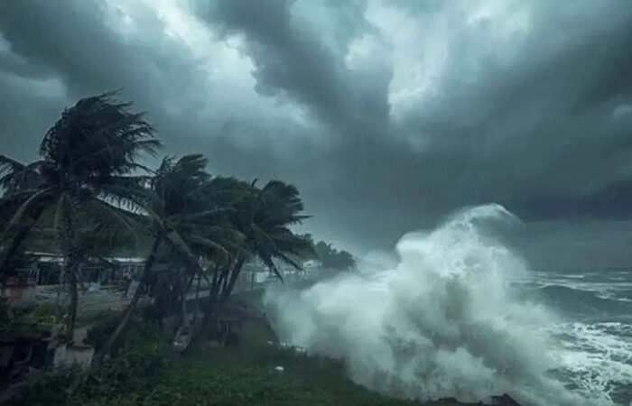 ৫ অঞ্চলে ৮০ কিমি বেগে ঝড়ের পূর্বাভাস, নদীবন্দরে ২ নম্বর সংকেত