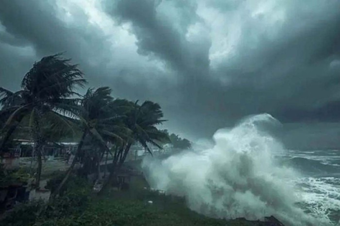 ৫ অঞ্চলে ৮০ কিমি বেগে ঝড়ের পূর্বাভাস, নদীবন্দরে ২ নম্বর সংকেত
