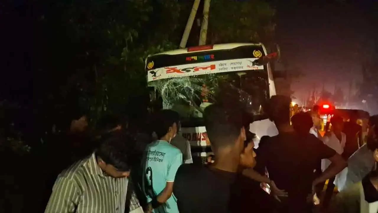 কর্ণফুলীতে বাস-লেগুনা সংঘর্ষে নিহত বেড়ে ৪