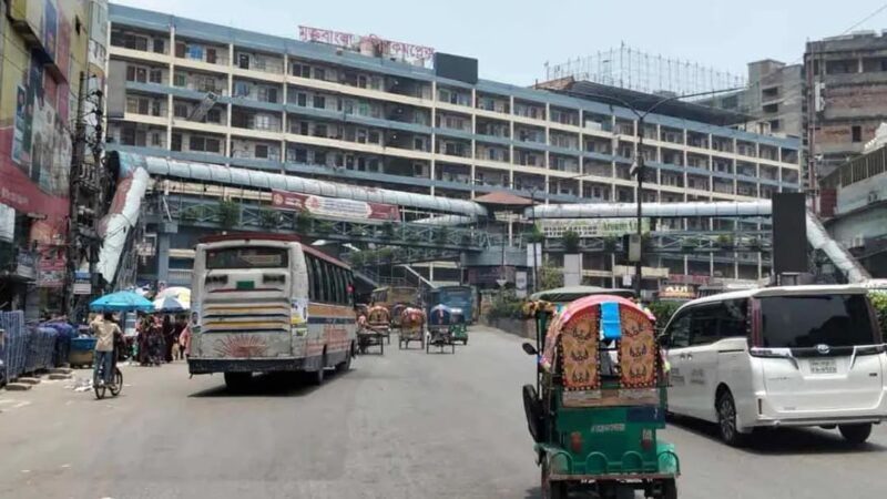 ঈদের ছুটি শেষে রাজধানীমুখী মানুষ, নেই ভিড়
