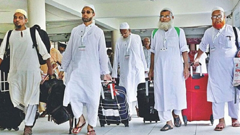 হজ শেষে দেশে ফিরেছেন ২৯৬৯৪ জন, ৪৬ জনের মৃত্যু