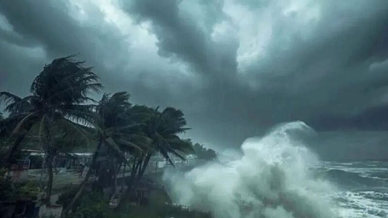 রাত ১টার মধ্যে ঢাকাসহ ১১ জেলায় ৬০ কিমি বেগে ঝড়ের শঙ্কা