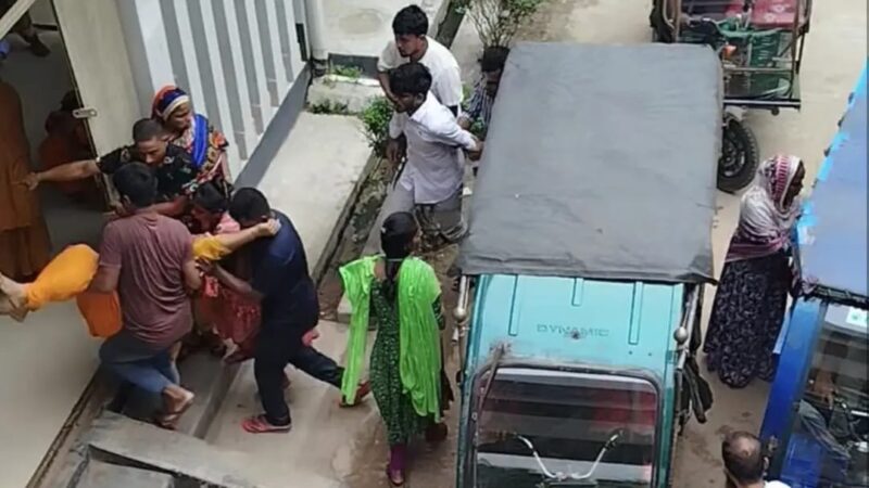 গাজীপুরে পোশাক কারখানায় পানি পান করে অসুস্থ ২ শতাধিক শ্রমিক