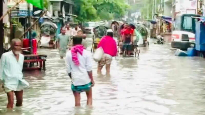 আধা ঘণ্টার ভারী বৃষ্টিতেই ডুবল চট্টগ্রাম, ভোগান্তিতে নগরবাসী