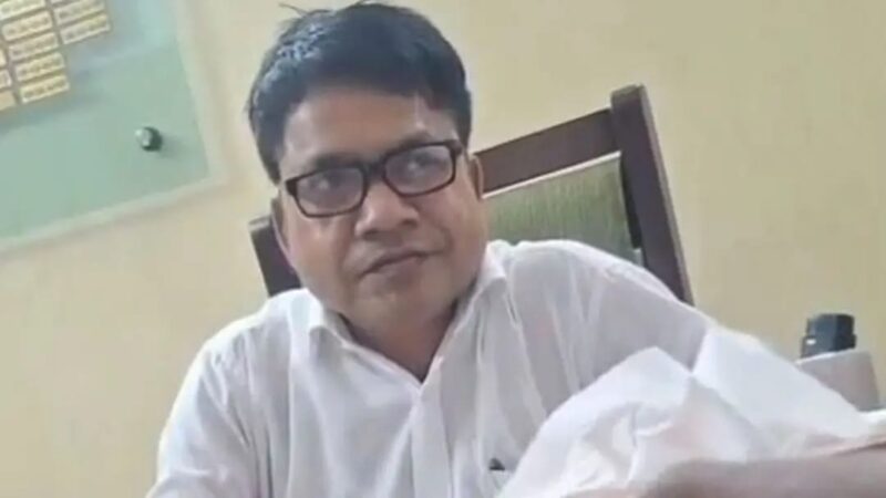 ক্যালকুলেটরে হিসাব করে প্রকল্পের কমিশন দাবি পিআইওর, ভিডিও ভাইরাল