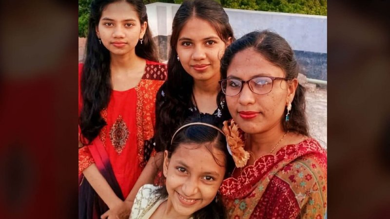 প্রত্যেকের শরীরে ধারালো অস্ত্রের একাধিক আঘাত