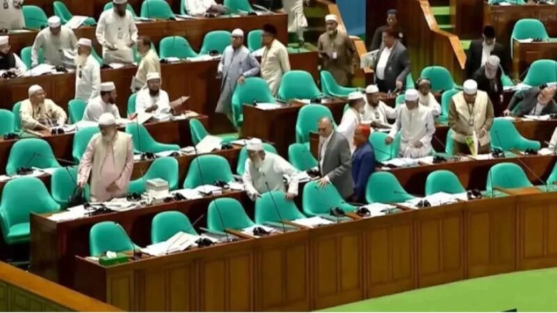 সংসদে বক্তব্য দেওয়ার ন্যায্য সময় না পাওয়ার অভিযোগে বিরোধী দলের ওয়াকআউট