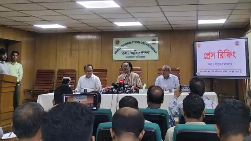 হাসিনার বক্তব্য প্রচার না করতে গণমাধ্যমকে আনুষ্ঠানিকভাবে জানাবে সরকার
