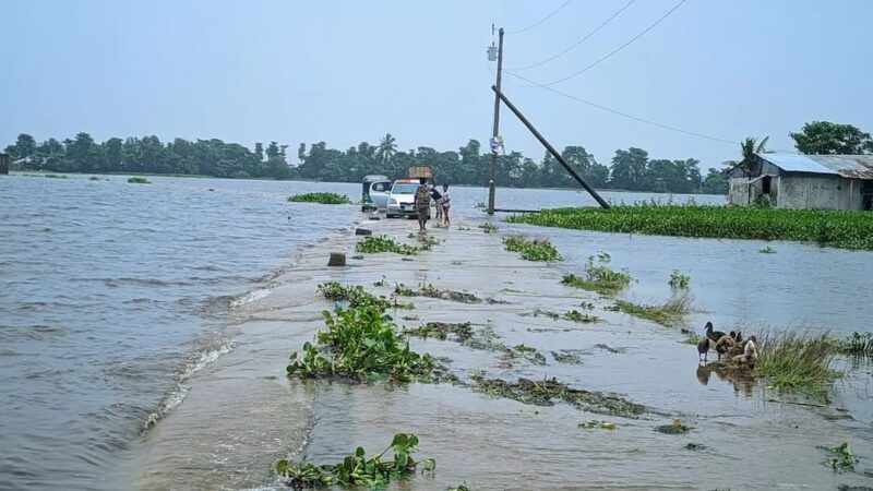 ভারী বৃষ্টিতে বাড়বে নদ-নদীর পানি