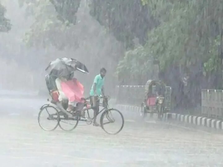 ভারী বৃষ্টিতে ঢাকা-চট্টগ্রামে জলাবদ্ধতা, পাহাড়ি এলাকায় ভূমিধসের শঙ্কা