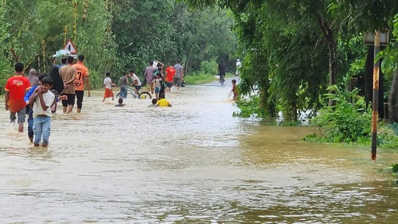 কক্সবাজারে নামছে বন্যার পানি, ক্ষতিগ্রস্ত ২ লাখ ৩৩ হাজার মানুষ