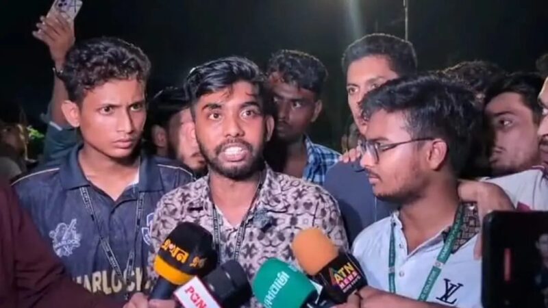 বুধবার পরীক্ষা হলে শিক্ষা মন্ত্রণালয় অভিমুখে লংমার্চের ঘোষণা