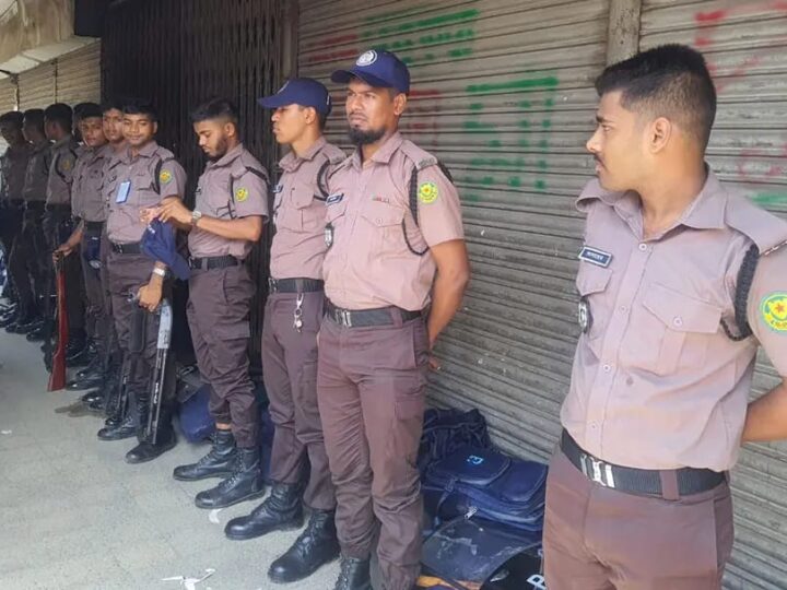পরীক্ষা শেষে লংমার্চ ঘিরে সায়েন্সল্যাবে কড়া পুলিশি অবস্থান