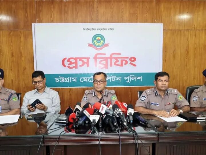 চট্টগ্রামে ইন্টারনেট সেবাদানকারী প্রতিষ্ঠানে হামলা, গ্রেপ্তার ৮
