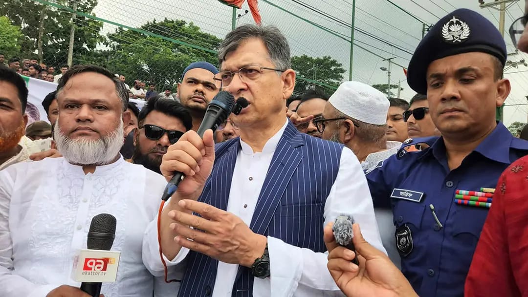 বন্যাদুর্গতদের সহায়তায় সরকারি-বেসরকারি উদ্যোগ অব্যাহত