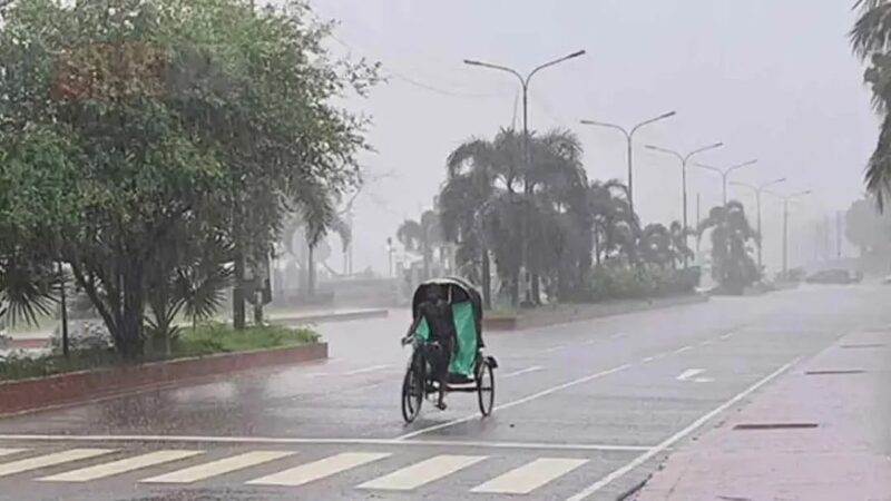 লঘুচাপ দুর্বল হলেও সক্রিয় মৌসুমি বায়ু, বাড়ছে বৃষ্টির সম্ভাবনা