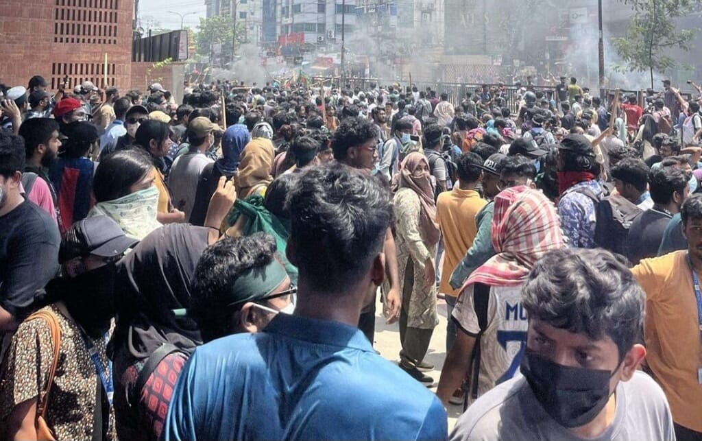 রক্ত, আগুন আর ইন্টারনেট ব্ল্যাকআউটে থমকে গিয়েছিল বাংলাদেশ
