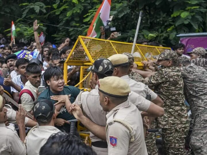 বিক্ষোভ চালিয়ে যাওয়ার ঘোষণা ককরোচ জনতা পার্টির