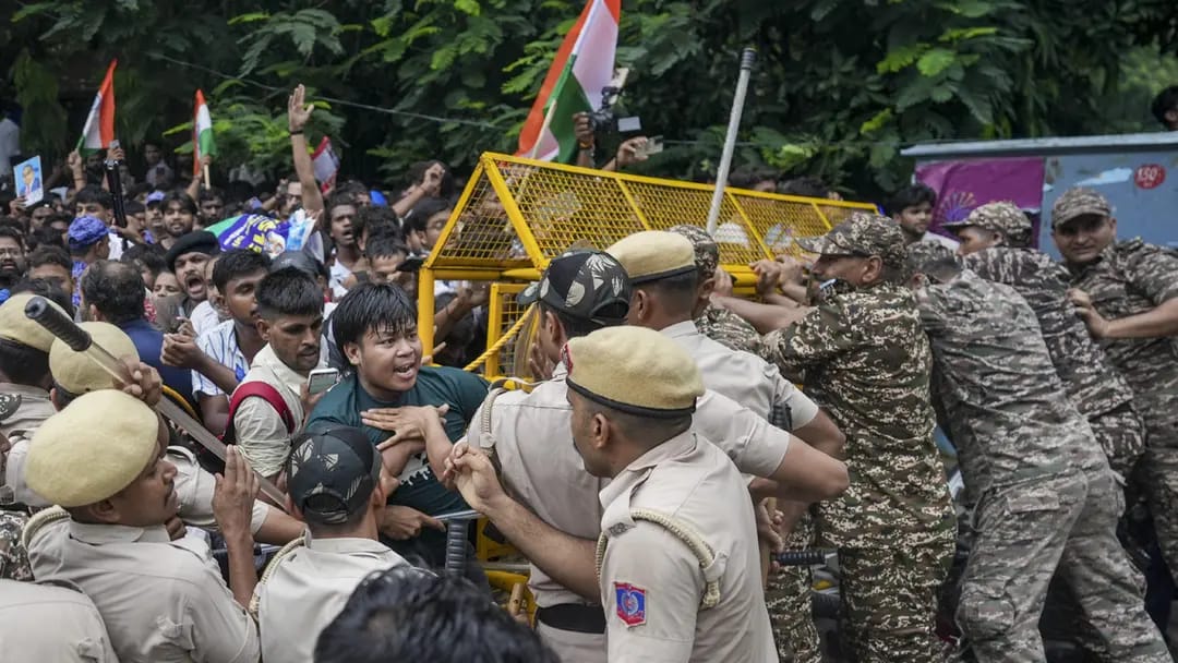 বিক্ষোভ চালিয়ে যাওয়ার ঘোষণা ককরোচ জনতা পার্টির