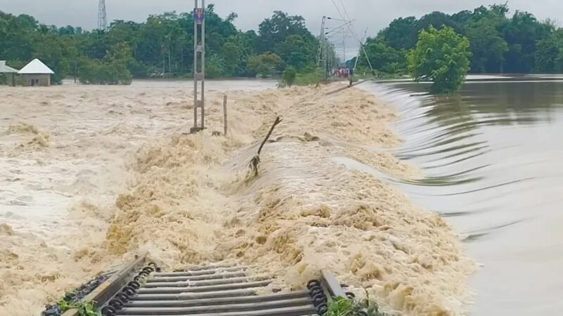 আসামের ১৬ জেলায় বন্যা : ১০ জনের মৃত্যু, আক্রান্ত ৩ লাখ ৬২ হাজারের অধিক