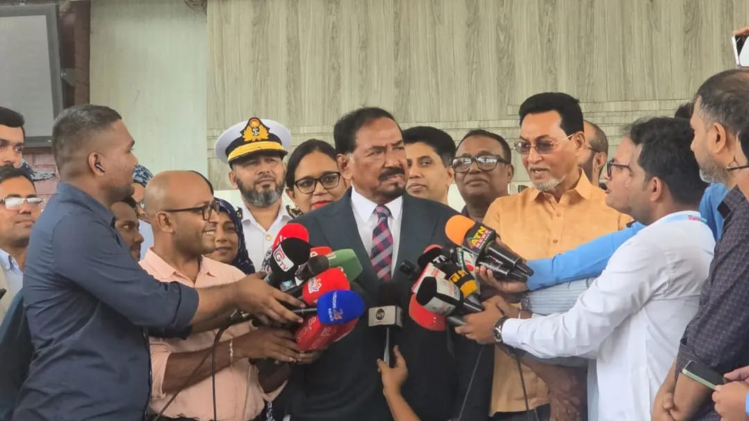 থাইল্যান্ড সফর সংক্ষিপ্ত করে দেশে ফিরলেন স্পিকার