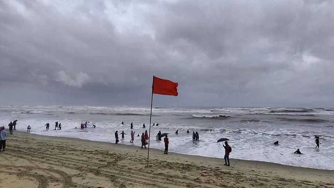 সাগরে লঘুচাপ, চার সমুদ্রবন্দরে ৩ নম্বর সতর্কসংকেত