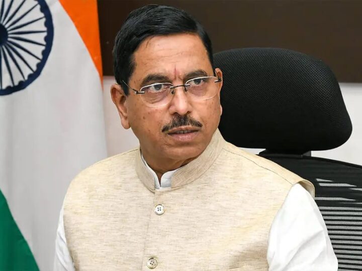 ভারতের নতুন শিক্ষামন্ত্রী হলেন প্রহ্লাদ যোশী