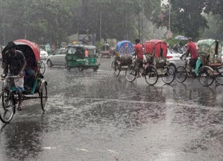 ভ্যাপসা গরমের পর ঢাকায় স্বস্তির বৃষ্টি