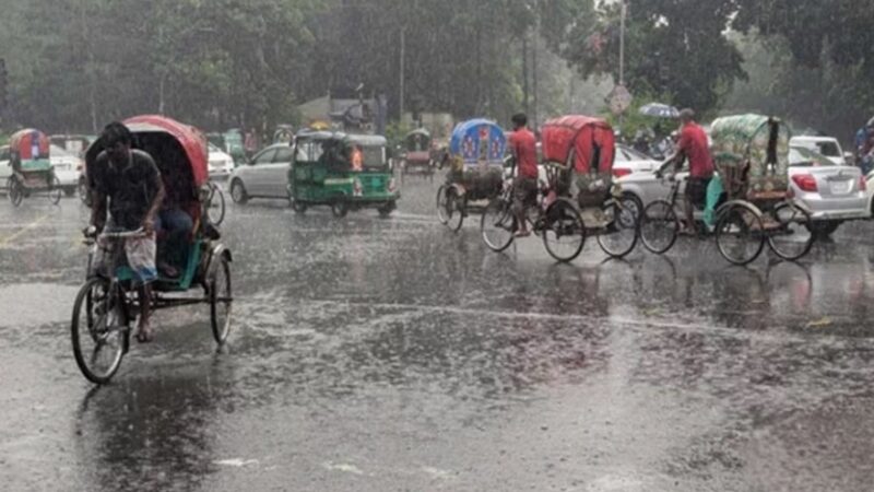 ভ্যাপসা গরমের পর ঢাকায় স্বস্তির বৃষ্টি