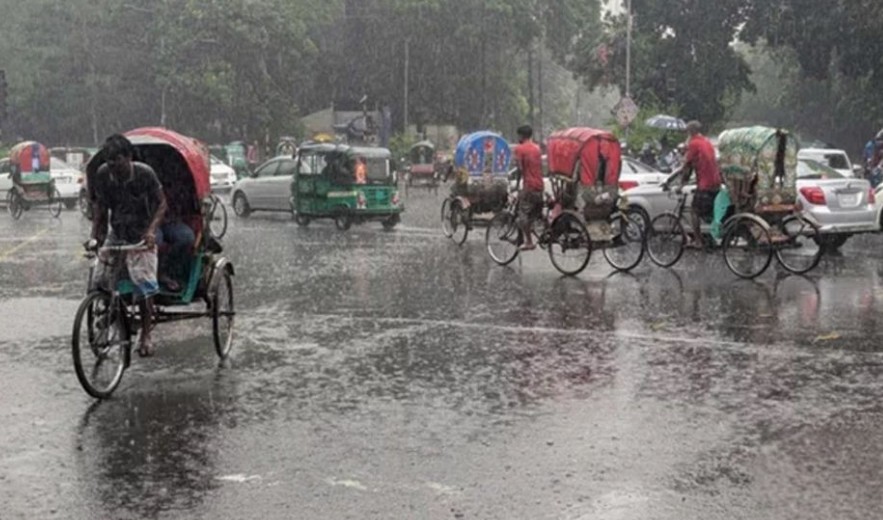 ভ্যাপসা গরমের পর ঢাকায় স্বস্তির বৃষ্টি