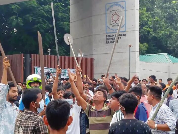 দেশীয় অস্ত্র-লাঠিসোঁটাসহ বেরোবিতে ছাত্রদল-যুবদল, উত্তপ্ত পরিস্থিতি