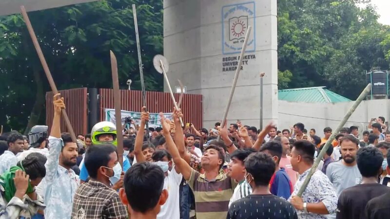 দেশীয় অস্ত্র-লাঠিসোঁটাসহ বেরোবিতে ছাত্রদল-যুবদল, উত্তপ্ত পরিস্থিতি