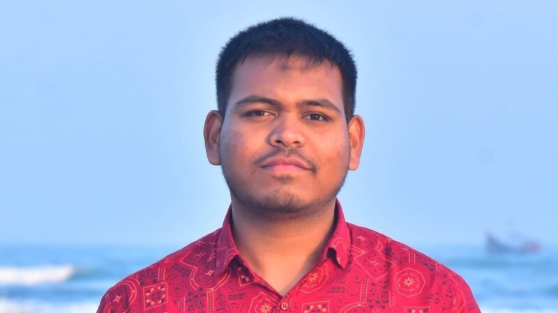 রাষ্ট্রপতির সামনেই মাহিন সরকারকে মারধরের অভিযোগ
