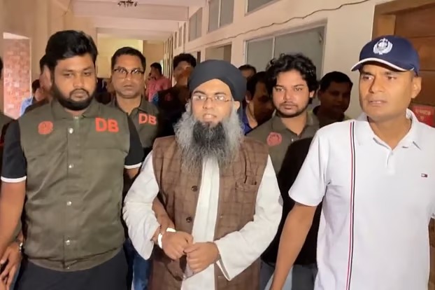 এনসিপি থেকে অব্যাহতি পাওয়া সালাউদ্দিনকে আদালত চত্বরে ডিম নিক্ষেপ, কারাগারে প্রেরণ