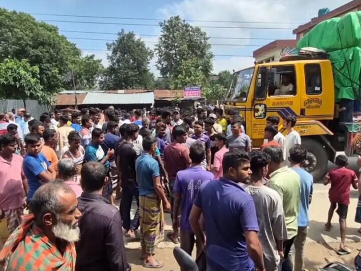 বগুড়ায় নিহত বেড়ে ৭, স্পিডব্রেকার নির্মাণের আশ্বাসে সড়ক ছাড়লেন স্থানীয়রা
