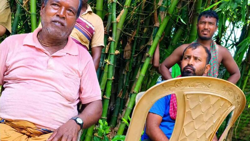 সীমান্তে কৃষক আটক, পাল্টা দুই ভারতীয়কে ধরে বিজিবির কাছে দিল গ্রামবাসী