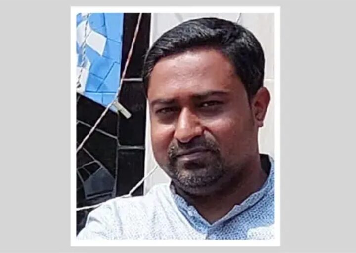 যুবলীগের মিছিল থেকে চবি কর্মকর্তা আটক
