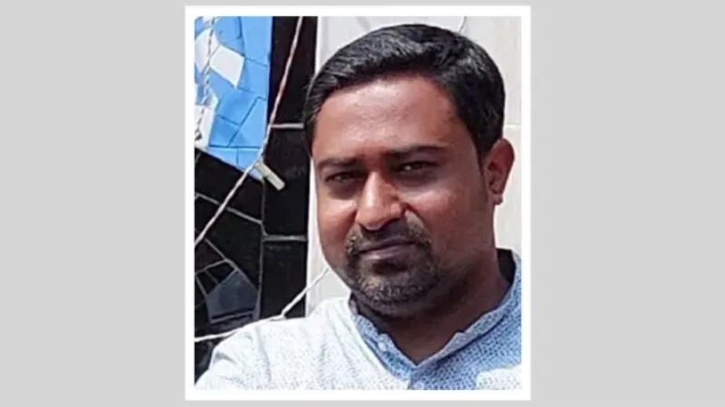 যুবলীগের মিছিল থেকে চবি কর্মকর্তা আটক