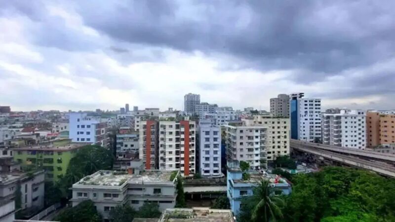ঢাকায় হালকা বৃষ্টির সম্ভাবনা, কমছে না গরম