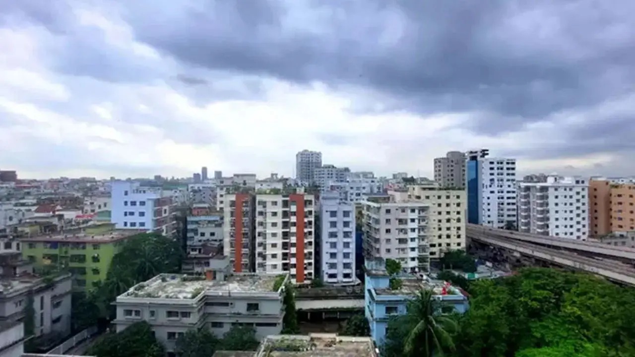 ঢাকায় হালকা বৃষ্টির সম্ভাবনা, কমছে না গরম