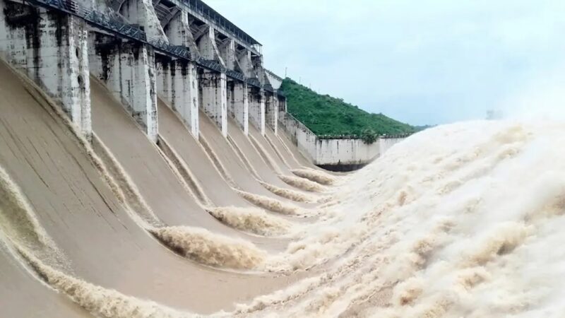 ফারাক্কা বাধেঁর সব গেইট খুলে দিতে শুভেন্দুকে ফোন বিহারের মুখ্যমন্ত্রীর
