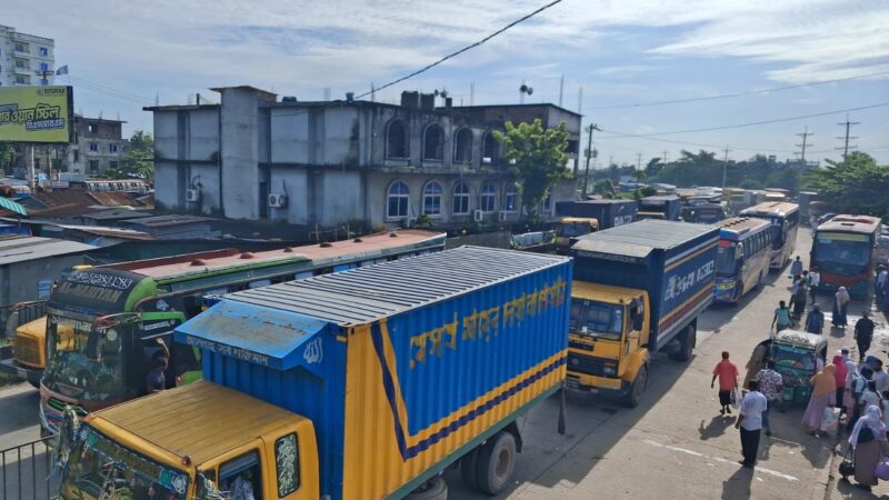 ঢাকা-চট্টগ্রাম মহাসড়কে তীব্র যানজট, অ্যাম্বুলেন্সেই প্রাণ গেল দুই রোগীর মৃত্যু
