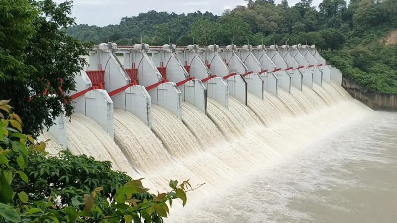 দ্রুত বাড়ছে কাপ্তাই হ্রদের পানি, আগেই খুলল ১৬ জলকপাট