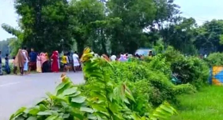 গাজীপুরে সিএনজি-কাভার্ডভ্যান সংঘর্ষে মা-ছেলেসহ নিহত ৩