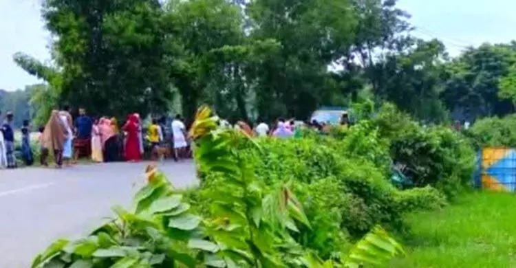 গাজীপুরে সিএনজি-কাভার্ডভ্যান সংঘর্ষে মা-ছেলেসহ নিহত ৩