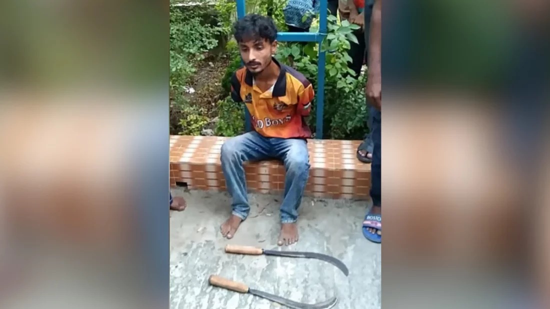 দুই হাতে হাঁসুয়া নিয়ে দুলাভাইকে কোপাতে হাসপাতালে শ্যালক, আটক