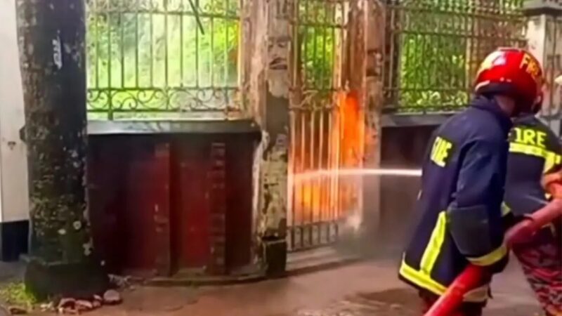 বজ্রপাতে জ্বালানিমন্ত্রীর বাড়িতে আগুন