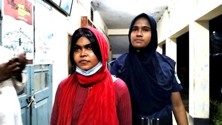 ফ্যামিলি কার্ড দেওয়ার কথা বলে টাকা আদায়, এনসিপি নেত্রীর বিরুদ্ধে মামলা