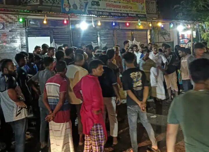 ছেলের বিয়ের বাজার করে বাড়ি ফেরা হলো না মা-বাবার